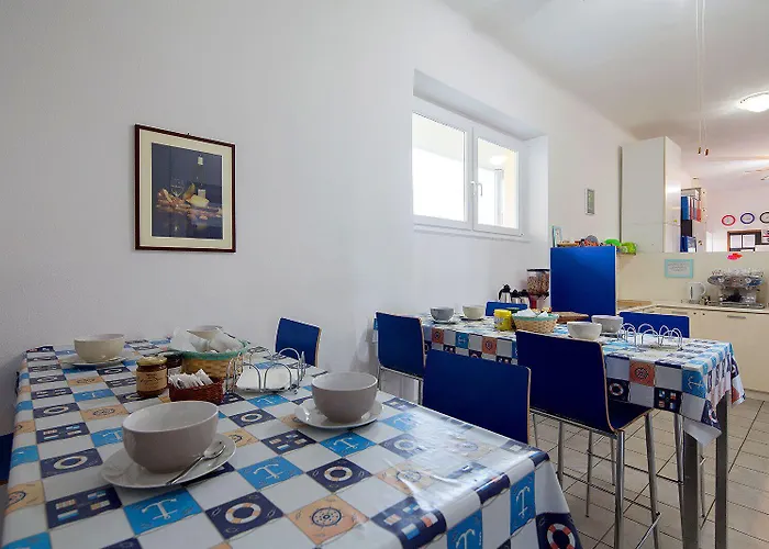 Ostello Corniglia אכסניה *