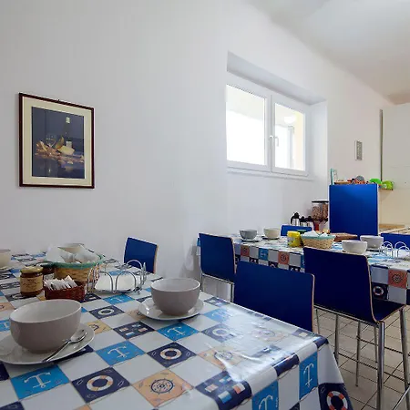 Ostello Corniglia 호스텔 *